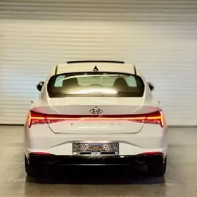 Hyundai Elantra 2022