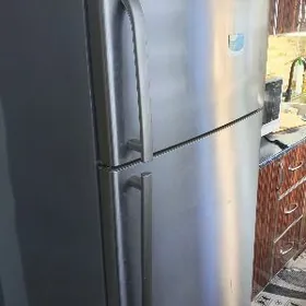 Холодильник "Hisense"