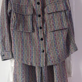 костюм белый на 6- 7 лет