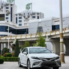 Toyota Camry 2021
