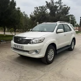 Toyota Fortuner 2014