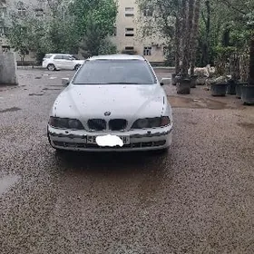 BMW E39 1998