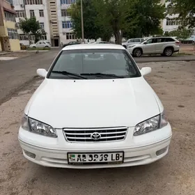 Toyota Camry 2000