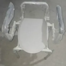 Инвалидный стул с унитазам