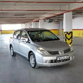 Nissan Tiida 2008