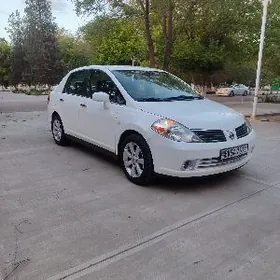 Nissan Tiida 2008