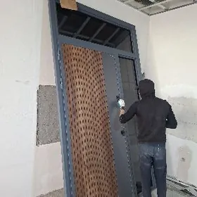 kömekçi gerek gapy ustanowṣigi