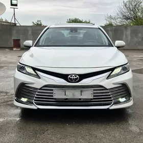 Toyota Camry 2024