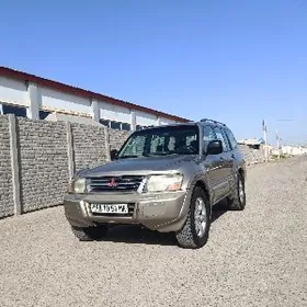 Mitsubishi Montero 2002