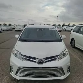 Toyota Sienna 2020