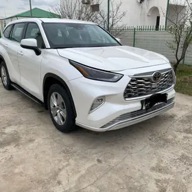 Toyota Highlander 2021
