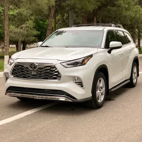 Toyota Highlander 2021