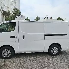 Nissan Urvan 2016