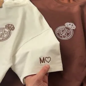 futbolka kepka tarelka bokal