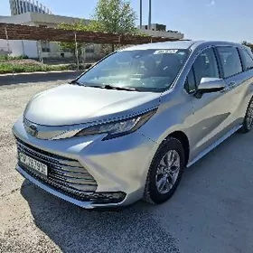 Toyota Sienna 2022