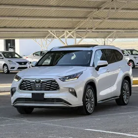 Toyota Highlander 2021