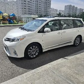 Toyota Sienna 2019