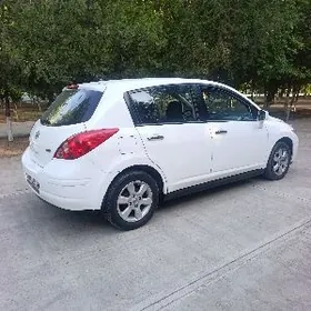 Nissan Versa 2012