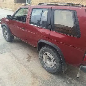 Nissan Pathfinder 1992