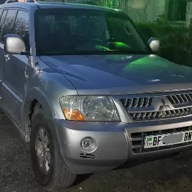 Mitsubishi Pajero 2005