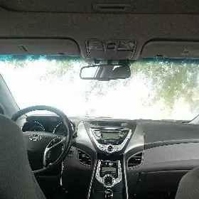 Hyundai Elantra 2012
