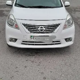 Nissan Versa 2012