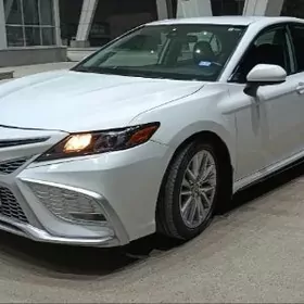 Toyota Camry 2021
