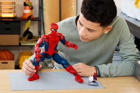 LEGO "Möý adam: Düýbünden täze gün" filmi esasynda üç täze toplumy döretdi