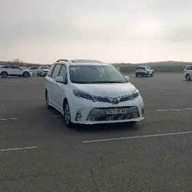 Toyota Sienna 2018