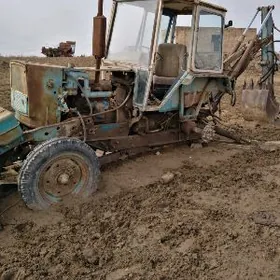 ЮМЗ экскаватор