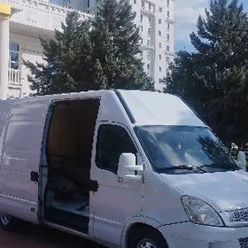 Ynamly ýük daşamak hyzmaty