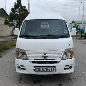 Nissan Urvan 2010