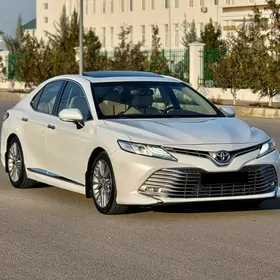 Toyota Camry 2018