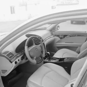 Mercedes-Benz E320 2003