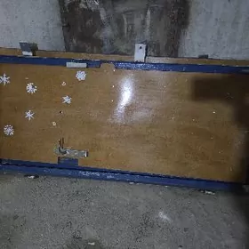 входная  дверь