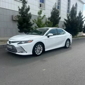 Toyota Camry 2021