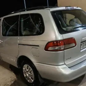 Toyota Sienna 2001