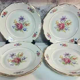 Набор тарелок