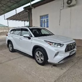 Toyota Highlander 2021