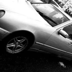 Mercedes-Benz E320 2001