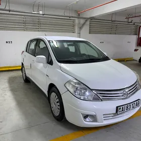 Nissan Versa 2011