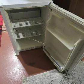 маленький холодильник