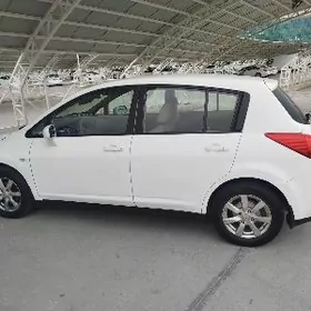 Nissan Tiida 2009