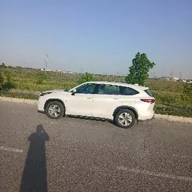 Toyota Highlander 2021