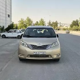 Toyota Sienna 2010
