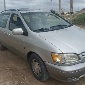 Toyota Sienna 2003