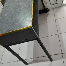 маникюрный стол