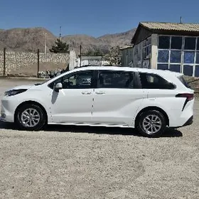 Toyota Sienna 2022