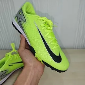 NIKE FUTBOL BUTSY