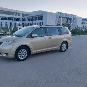 Toyota Sienna 2010